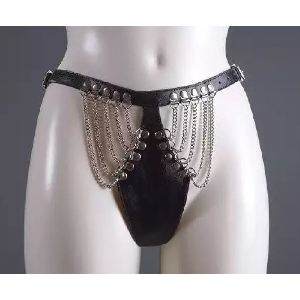 Женские кожаные трусики на ремешках,отделанные цепочками Женские кожаные трусики на ремешках,отделанные цепочками
